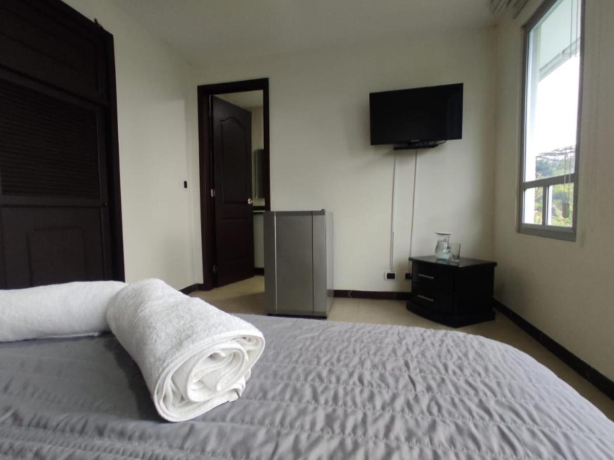 Habitacion Privada En Finca Turistica Hualcala La Mesa  Ngoại thất bức ảnh